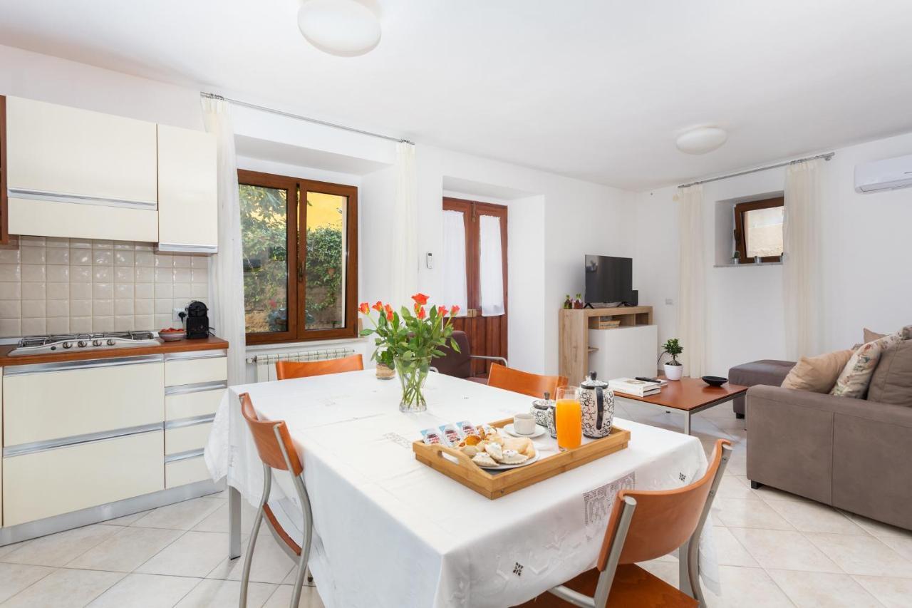 Spacious 3-Bedroom Apartment With Courtyard In Tempio Pausania - Perfect For Families Exterior photo