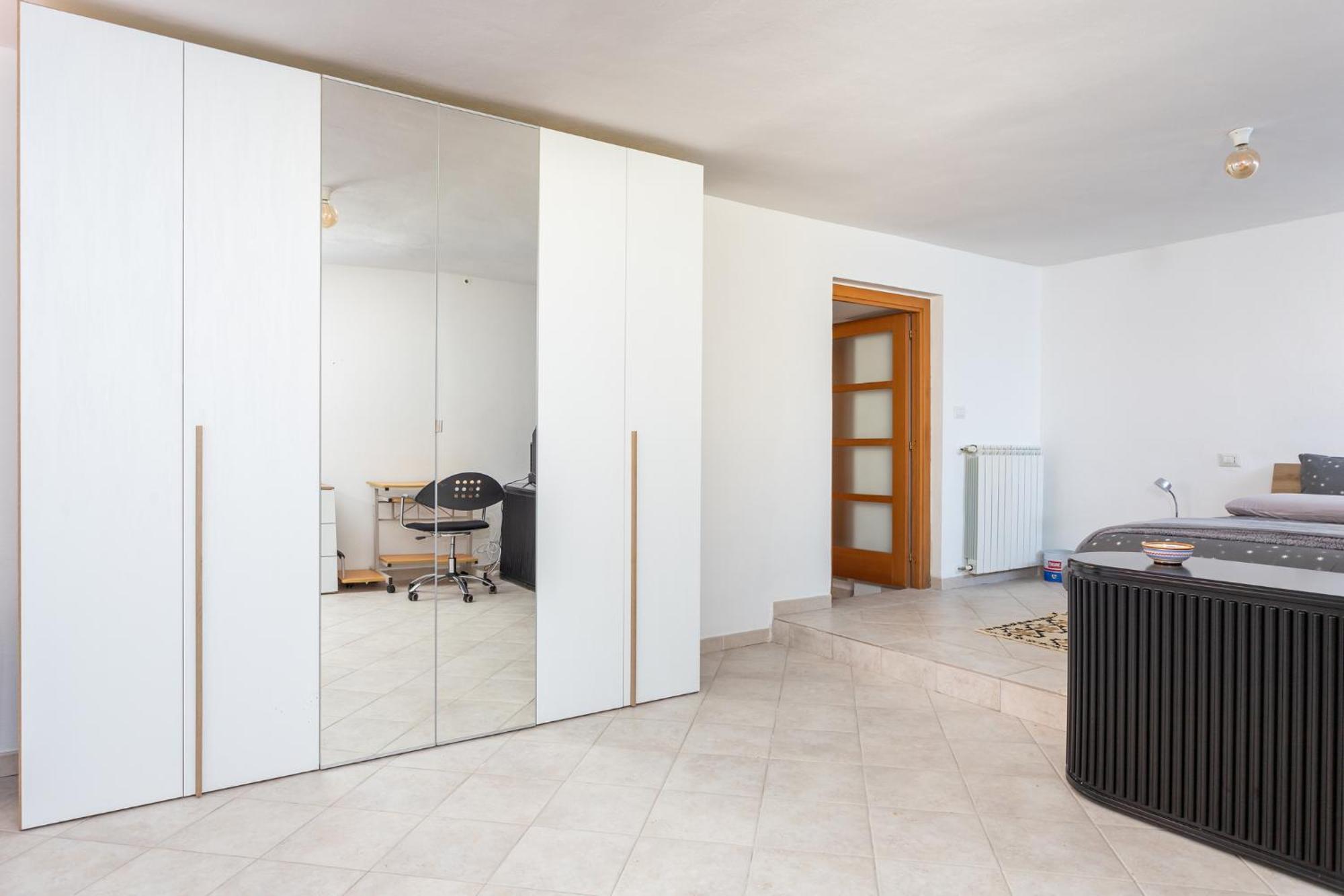 Spacious 3-Bedroom Apartment With Courtyard In Tempio Pausania - Perfect For Families Exterior photo