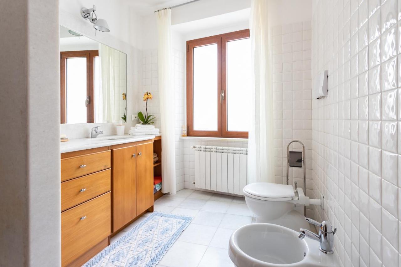 Spacious 3-Bedroom Apartment With Courtyard In Tempio Pausania - Perfect For Families Exterior photo