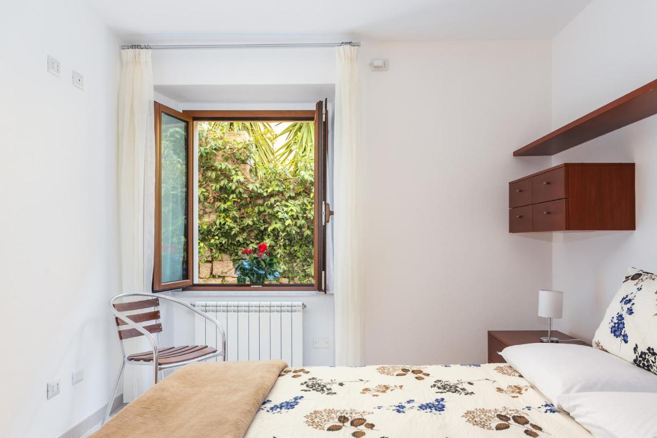 Spacious 3-Bedroom Apartment With Courtyard In Tempio Pausania - Perfect For Families Exterior photo